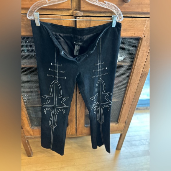 BEBE Boot-Cut Leather Trousers with Front Leg Split & White Stitching, Sz 10 - Picture 8 of 13